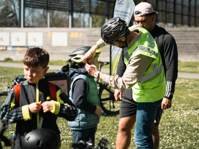 Je Roule En Jaune Et Noir