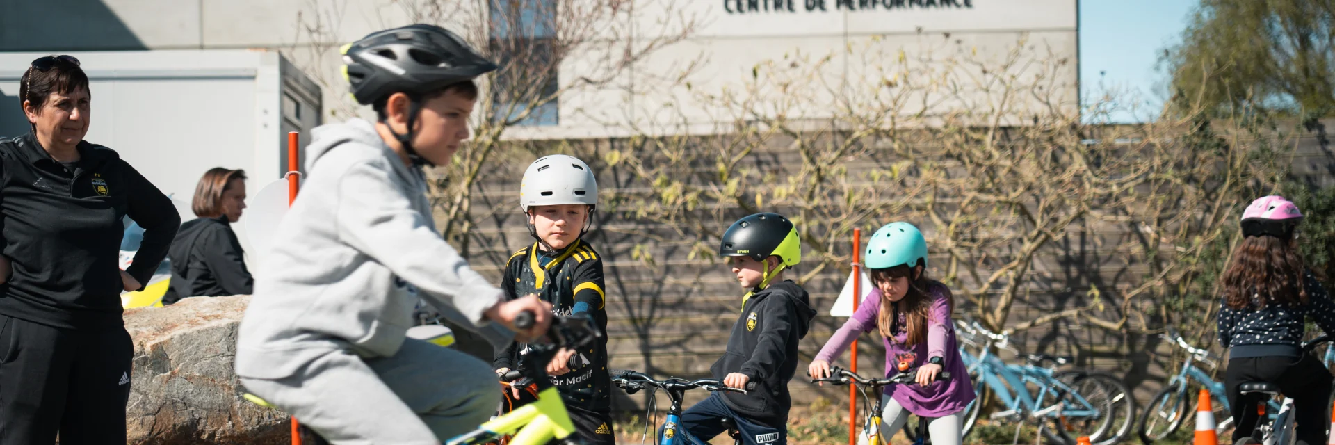 Je Roule En Jaune Et Noir