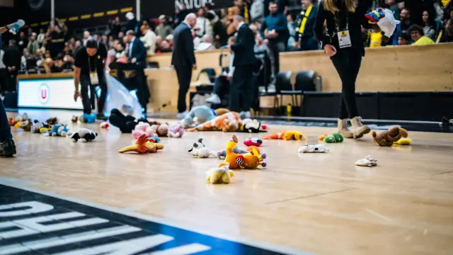 Lancer de Peluches - Secours Populaire