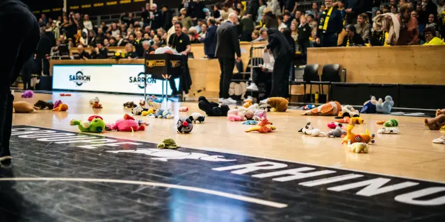 Lancer de Peluches - Secours Populaire